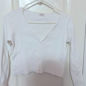 White, v-neck, cropped, long sleeve sweater